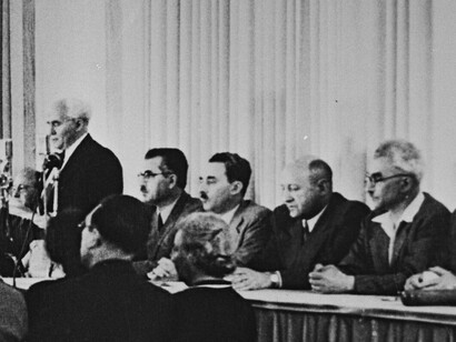 David Ben-Gurión lee la Declaración de la Independencia de Israel, el 14 de mayo de 1948, en Tel Aviv, Israel
