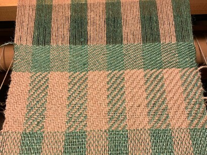 Tessitura a telaio: "Trama e ordito sono narrativa e quindi la struttura nascosta sotto la superficie. Per abbracciare la complessità, dobbiamo sempre puntare a livelli più alti e più profondi"