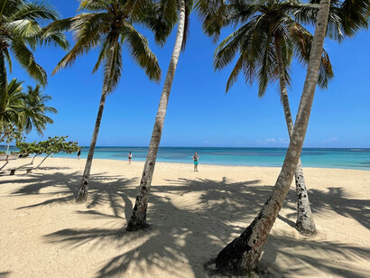 Descubra como planejar sua viagem para San Andrés, com informações sobre taxa de turismo, vacinas e transporte local