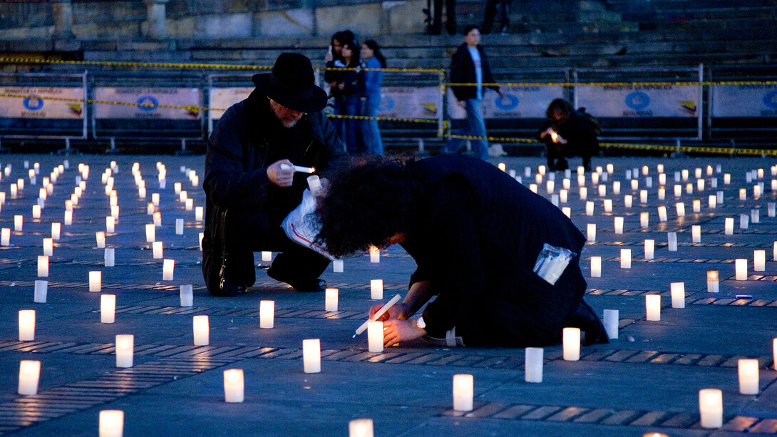 Doris Salcedo, Acción de Duelo, July 3, 2007. Ephemeral public project, Plaza de Bolívar, Bogotá, 2007. Photo: Juan Fernando Castro. Reproduced courtesy of the artist; Alexander and Bonin, New York; and White Cube.