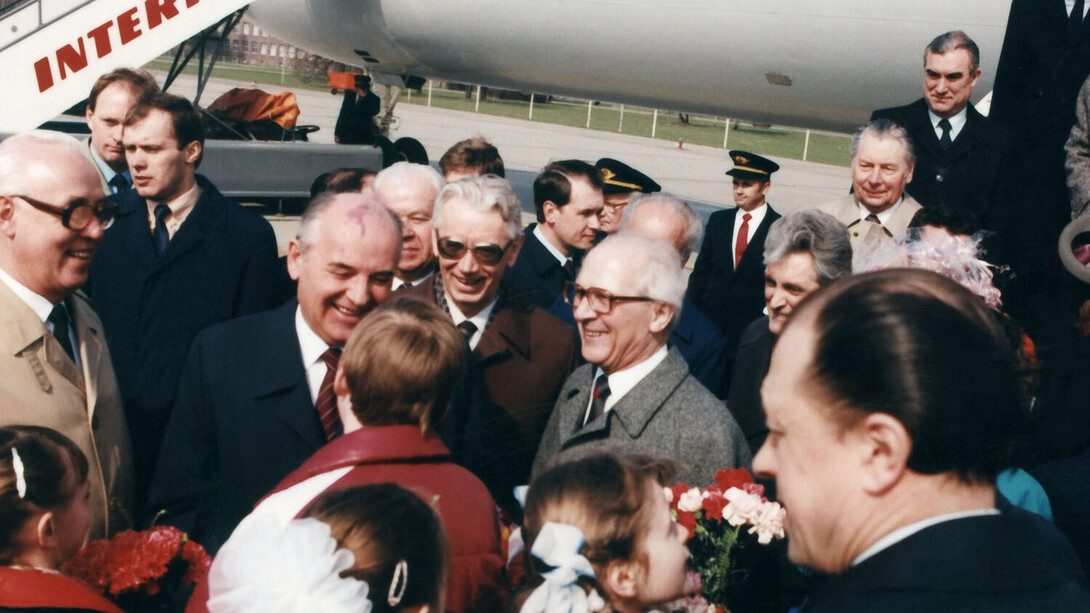 Thomas Billhardt, Der letzte Staatsgast der DDR Michail Gorbatschow und Erich Honecker
Year, 1989. Courtesy of Camera Work Gallery
