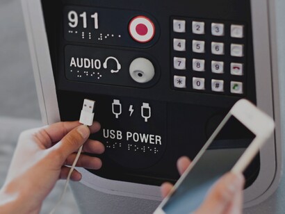 Nueva York. Dispositivo para obtener wifi o cargar el teléfono móvil