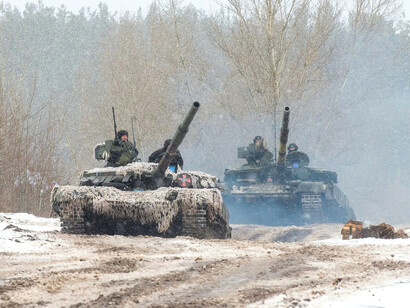 Tanques ucranianos en el frente contra la invasión rusa