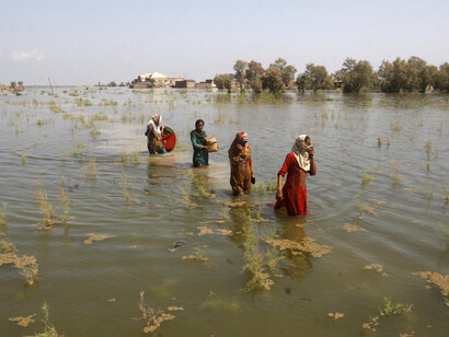 Las inundaciones de 2022 dejaron a Pakistán en una situación de emergencia: más de 1,000 personas murieron y medio millón de personas se vieron obligadas a abandonar sus hogares