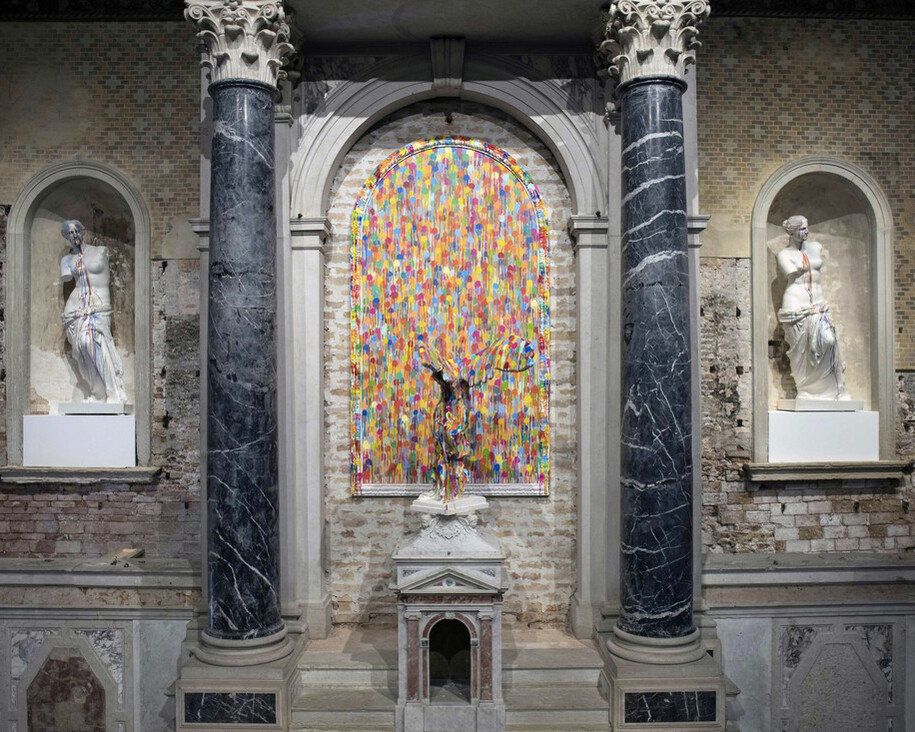 Do Ut Des, 2017, Nitro enamel on canvas and plaster sculpture, 228 x 128 cm (Painting), 89.7 x 50.3 in (Painting), 98 x 80 x 80 cm (Sculpture), 38.5 x 31.4 x 31.4 in (Sculpture)
and (left and right)Irripetibile, 2017, Mixed Media on plaster sculpture, Tecnica mista su scultura in gesso, 213 x 75 x 70 cm, 83.8 x 29.5 x 27.5 in