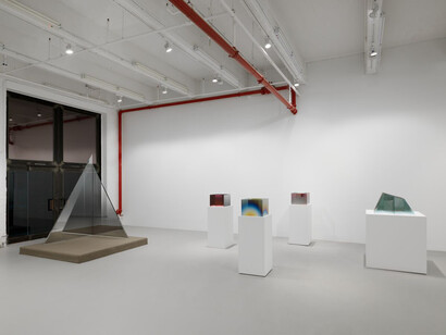 Larry Bell. Still Standing. Installation view @Larry Bell Photo: Dan Bradica