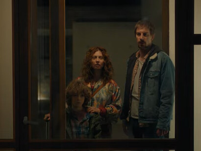 Con uno stile visivo ricercato e una narrazione sottile, il film "Family Therapy" indaga il peso delle aspettative e delle incomprensioni all'interno della famiglia, creando un potente ritratto emotivo