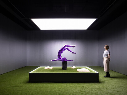 Anna Estarriola, Staged circumstances and piles of things, exhibition view. Courtesy of Amos Rex