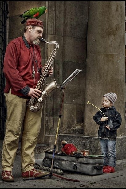 Buskers (street performers)