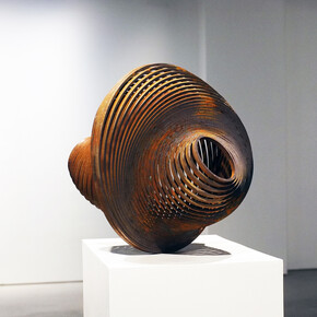 Sungfeel Yun, Energy 21, 2015, steel, 42 x 45 x 42 cm