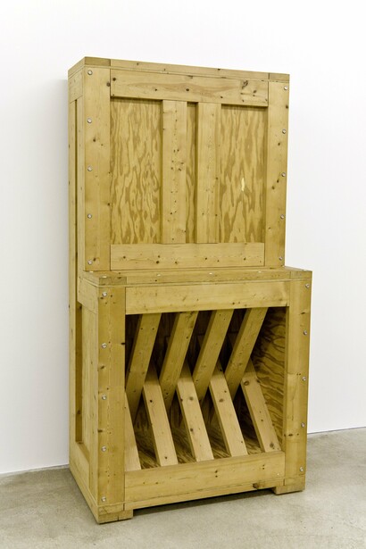 Richard Artschwager,
RA-19, 1995,
Wood, screws,
99 x 194.5 x 61 cm | 76 1/2 x 39 x 24 inches
© Estate of Richard Artschwager/VG Bild-Kunst, Bonn,
2024,
Courtesy Sprüth Magers