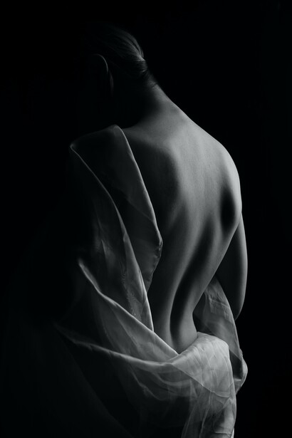 Corpo di donna. La Luce, mediante un foro nella carne, fa uscire fuori da se stesso l’altro lato di Adamo, il "lato in ombra" che tutte le tradizioni religiose hanno sempre identificato con il lato femminile