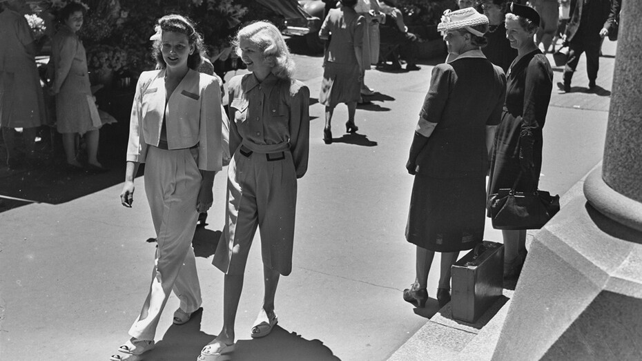 El pantalón, hoy una prenda común y versátil, fue durante mucho tiempo un símbolo de lucha y transgresión para las mujeres