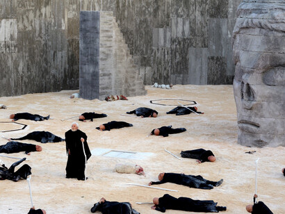 Una scena di "Edipo Re" a teatro