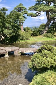 Stone slab bridges on the pond, Kenrokuen © Alma Reyes
