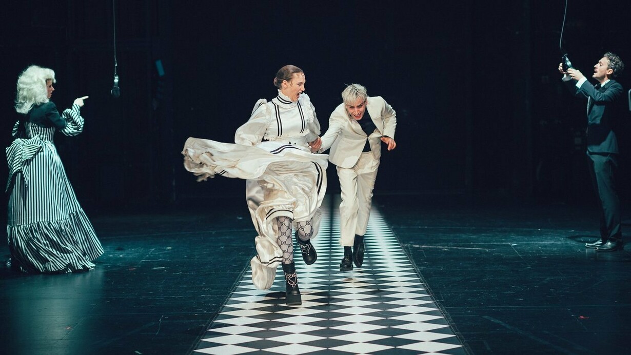 Bunbury. Ernst sein is everything! Mit freundlicher genehmigung des Deutschen Theaters