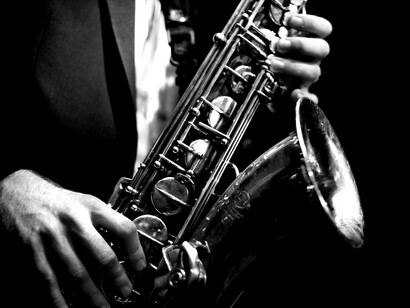 Tocando el saxofón