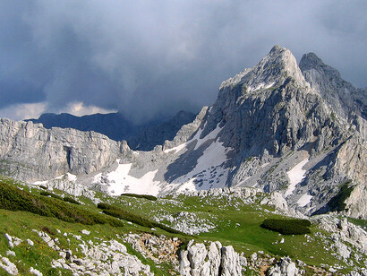 As montanhas que rodeiam Plužine