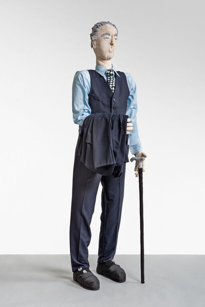 “Herr mit Stock (Gentleman with a Stick)”, 2019
Fabric, cotton, wood, wire
74 3/4 x 19 1/2 x 23 1/2 inches
190 x 50 x 60 cm. Courtesy Michael Werner Gallery, New York and London 

