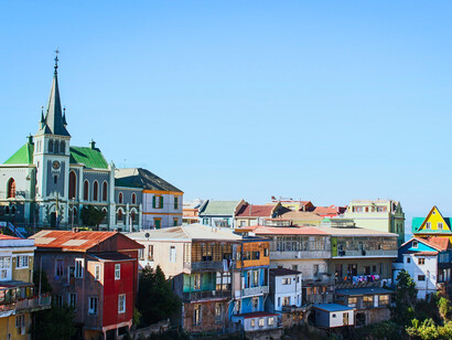 Vista de edificios en la ciudad de Valparaíso, Chile