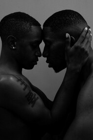 Casal homoafetivo e o momento de respirar em silêncio