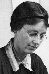 Kathleen Mary Drew-Baker fue una ficóloga británica, conocida por sus investigaciones sobre el alga comestible Porphyra