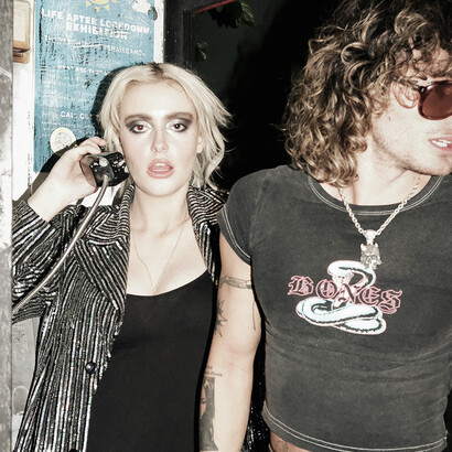 Londres. Ce naufrage idyllique et artistique résista quelques semaines ou moins dans l’estrade de l’escalator musical