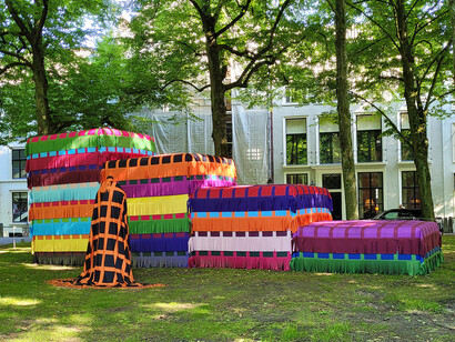  Fransje Killaars, All colours are free, exhibition view. Courtesy of Galerie Maurits van de Laar