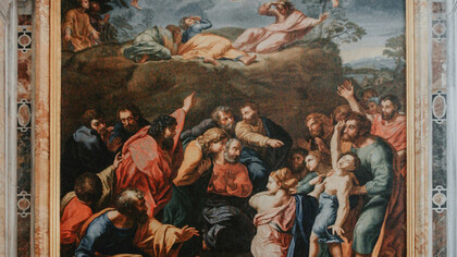 Quadro de Rafael Sanzio, obra de arte nomeada de Transfiguração, exposta na Pinacoteca do Vaticano, cidade na Itália