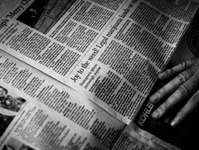 Una visione più alta e ampia della realtà resta tagliata fuori, creando mediocrità e un vuoto d’idee