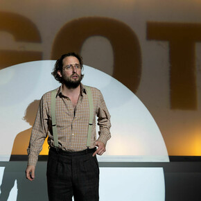 Genesis. Mit freundlicher genehmigung des Schaubühne am Lehniner Platz