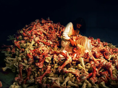 Acercamiento a "Balkan Baroque" (1997), de la exhibición The Cleaner. Museo de Arte Contemporáneo, Belgrado, Serbia