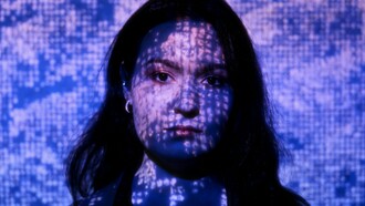 La inteligencia artificial se presenta como la gran revolución de nuestro tiempo, pero también plantea interrogantes sobre quién controla el conocimiento y qué culturas sobrevivirán a su expansión