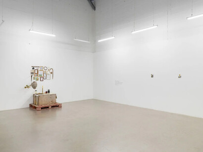 Mike Bayne, Ghosts, water towers, bowling alleys and Dave Joy, vue de l'exposition. Avec l'aimable autorisation de la Division Blouin