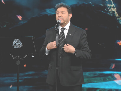 Before becoming one of the Arab world's most beloved singers, Hany Abdel Aziz Shaker first appeared before audiences as a member of Abdel Halim Hafez’s choral group in "Sora." He later appeared in the film Sayed Darwish, playing the role of the legendary composer in his youth