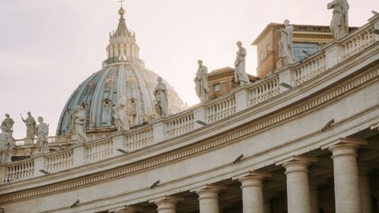 Vaticano. A metà del corridoio, in mezzo a tanta magnificenza, sono stato preso da un conato di vomito, giuro, non sto esagerando, e sono uscito di corsa. Lì presi la mia decisione di smonacarmi