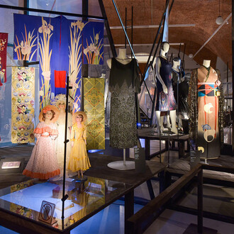 “A pocketful of dreams”. Art deco fashion in the collections of the State Hermitage Museum and Nazim Mustafayev, exhibition view. Courtesy of the State Hermitage Museum
