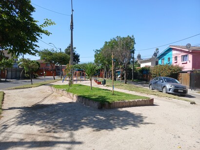 Las posturas pregonando el empate tienen un abrupto fin en octubre de 1998, cuando Pinochet es detenido en Londres. La noticia tiene un impacto mayor y es seguida de un debate nacional sobre el pasado reciente. Parque Sola Sierra Henríquez, Maipú, Santiago, Chile