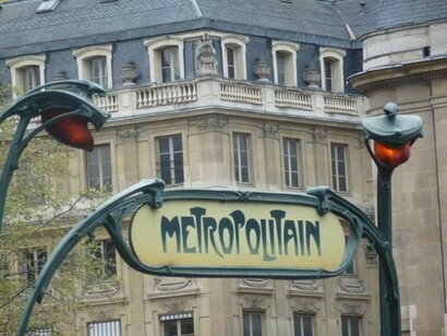 París. Estación de metro en el centro de la ciudad