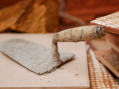 Calcestruzzo: sabbia e ghiaia sono necessarie per la preparazione del calcestruzzo per edificare case, palazzi, grattacieli, ponti, stadi, moli marittimi, piste di atterraggio per aerei supersonici e ad elica e tante altre strutture