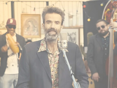 Fotograma del video de Jarabe de Palo «Eso que tú me das»