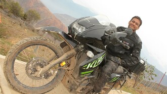 Ronald Infante, fundador de la marca Sequoia Speed, ataviado con sus propias prendas