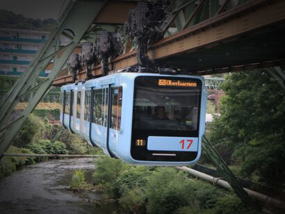 Für die Strecke über der Wupper wurde der Rieppel-Träger, dessen Stützen einem Zirkel ähneln, eingesetzt