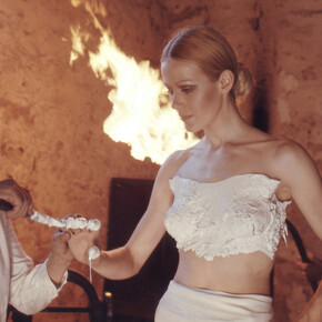 Claude Lalanne mentre realizza il calco del busto