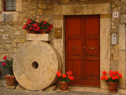 Antica macina nel borgo di Civitella del Lago
