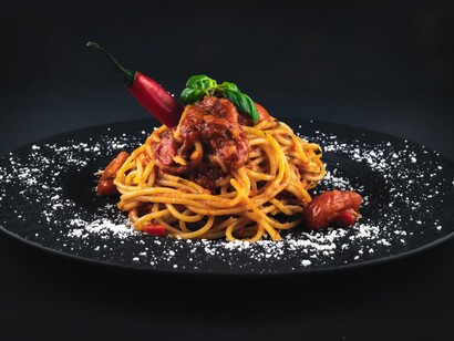 Spaghetti ao molho sugo com pimentas