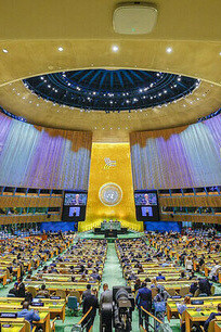 Das alljährliche Ritual in New York wiederholte sich, während die Menschheit das dritte Jahr des Angriffskrieges Russlands gegen die Ukraine live verfolgt