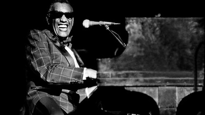 Ray Charles, sorriso contagiante é capturado vividamente nesta foto tirada em Richmond, Virginia.USA (Ph. Richard E. Aaron)