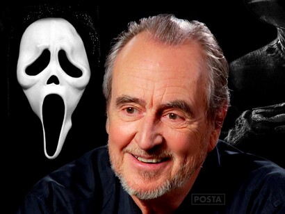 Wes Craven con la máscara de Scream
