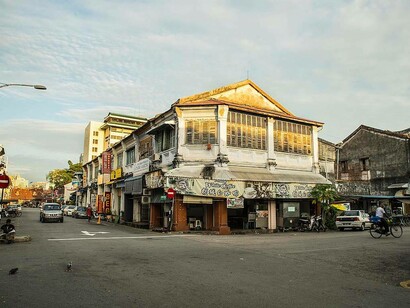 Strade di prima mattina a Penang, Malesia